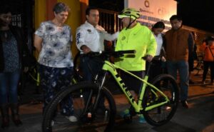 Entregó Luis Nava 20 bicicletas en apoyo a Saca la Bici | Obtura Fotografos