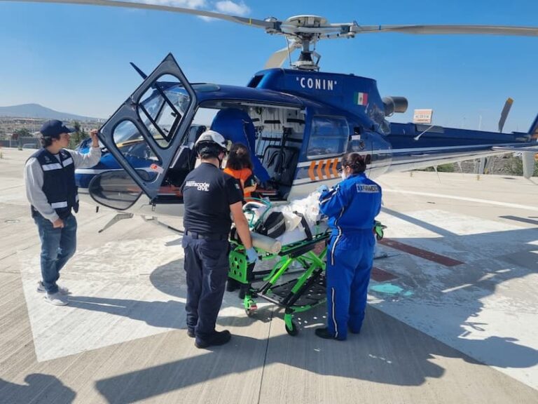 Trasladan en ambulancia aérea a paciente de Querétaro a la Ciudad de