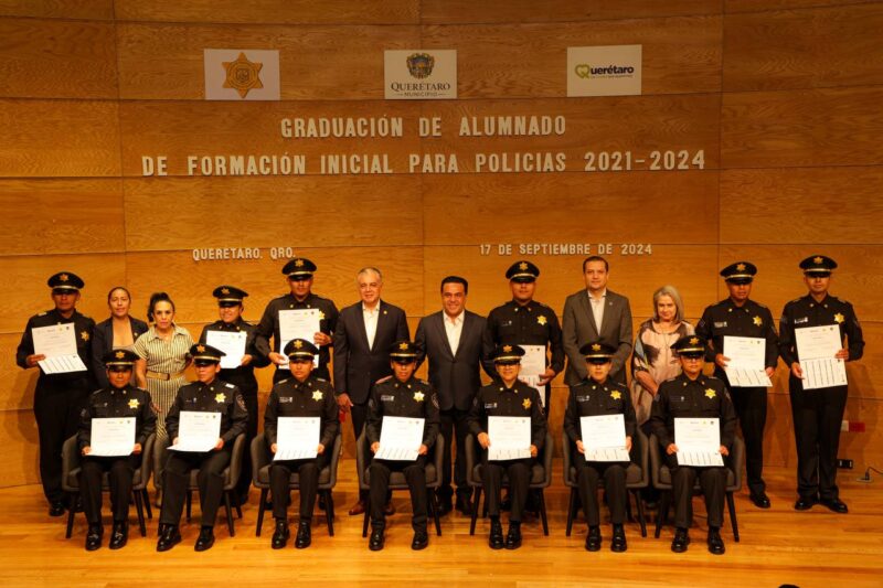 Entregan constancias a 13 graduados del curso de Formacion Inicial para Policias